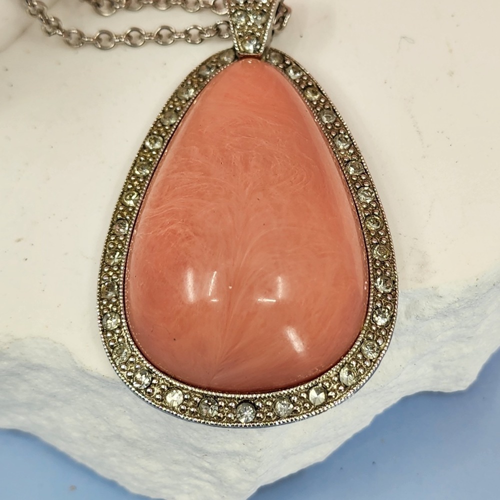 Avon Pink Teardrop Cabochon Rhinestone Pendant Necklace Silver Tone Vintage